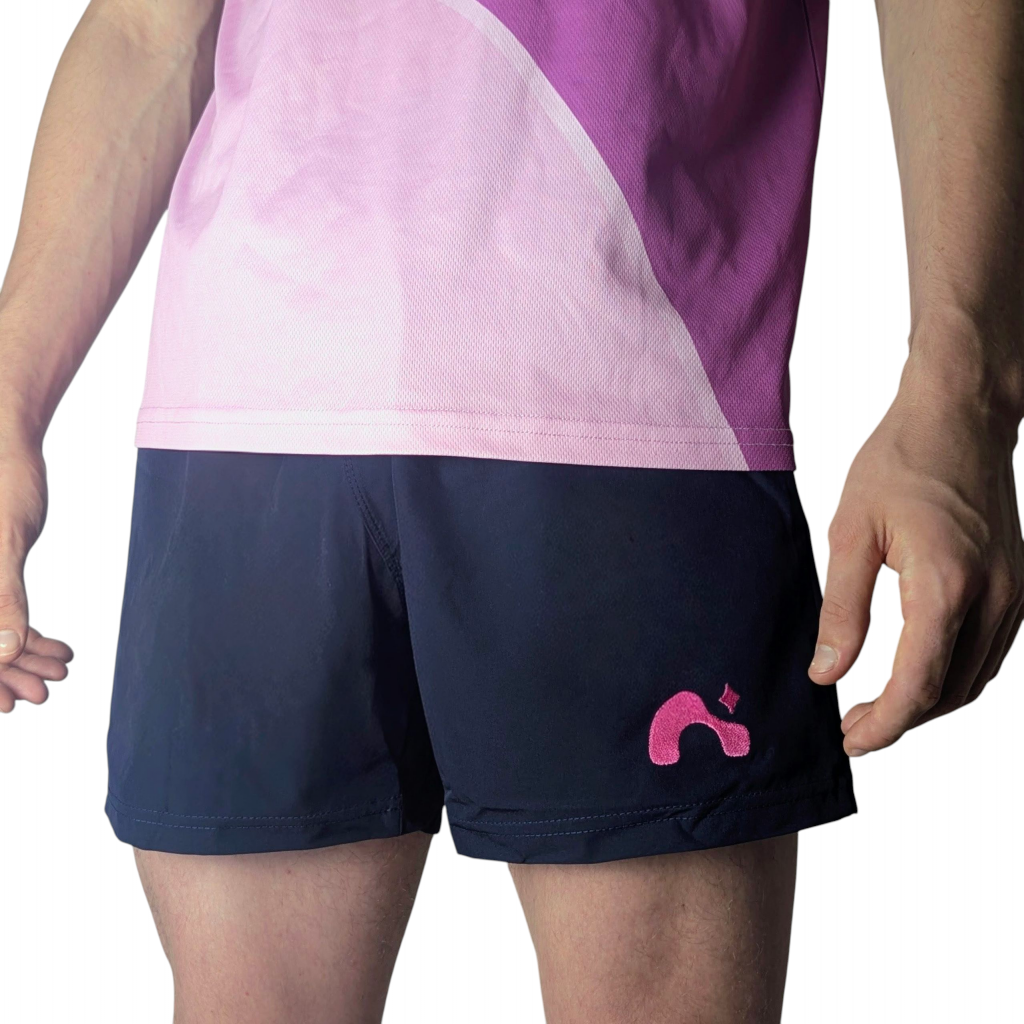 short tennis de table naiko bleu marine logo brodé rose